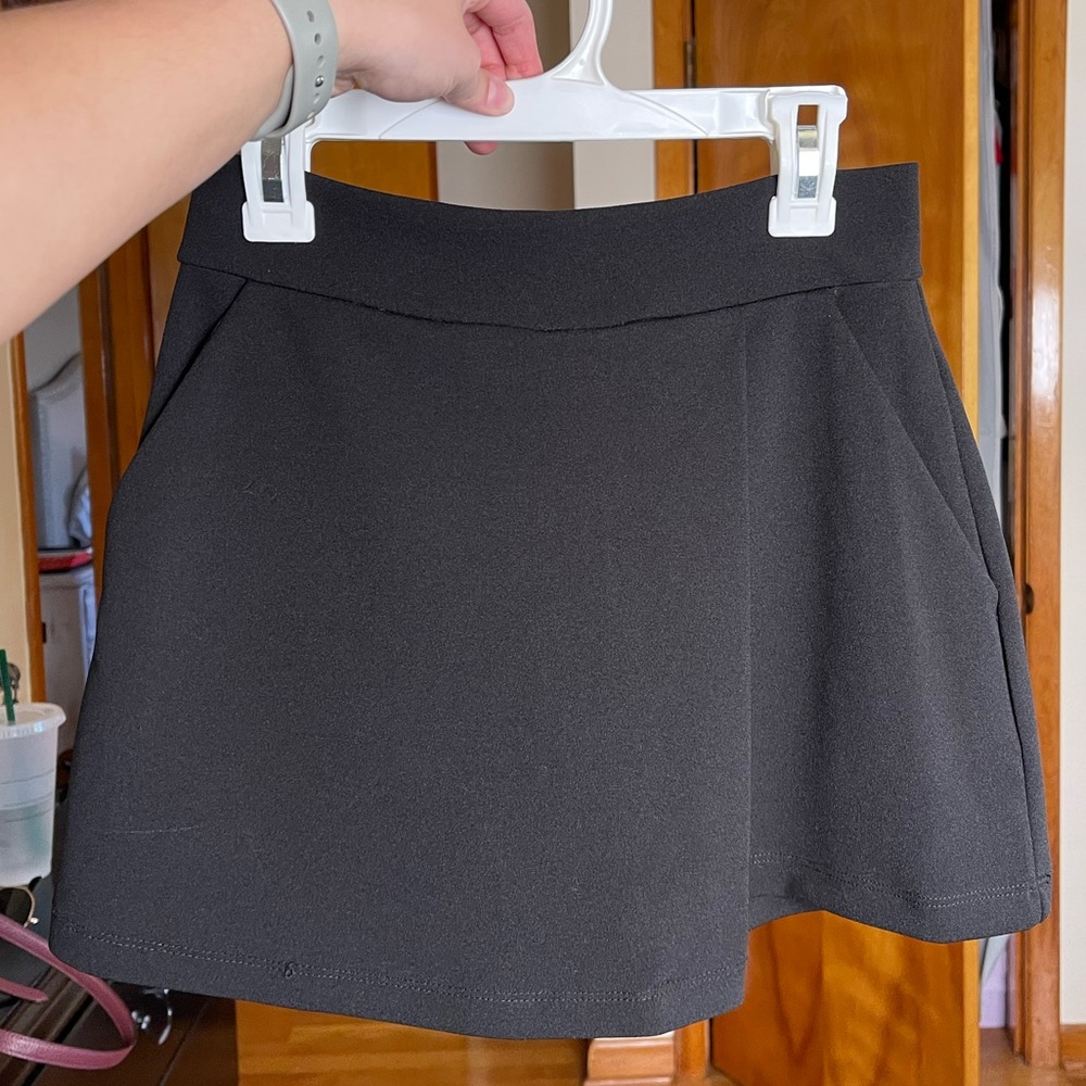 F21 Black Skort